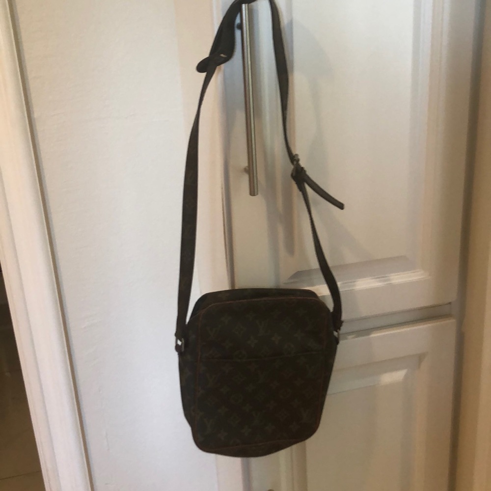 Vintage Louis Vuitton crossbody. Great condition.